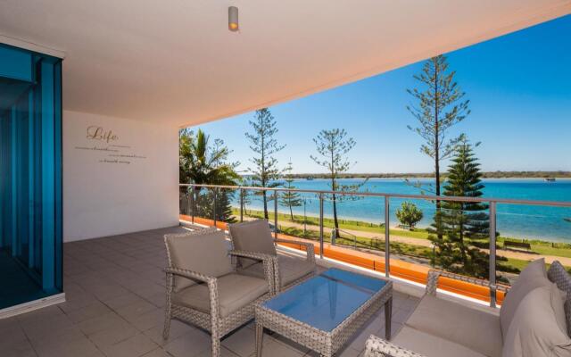 Silvershore Apartments on the Broadwater