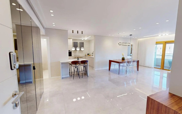 *King David Residences*2 Bd*Pool/Gym/Parking*