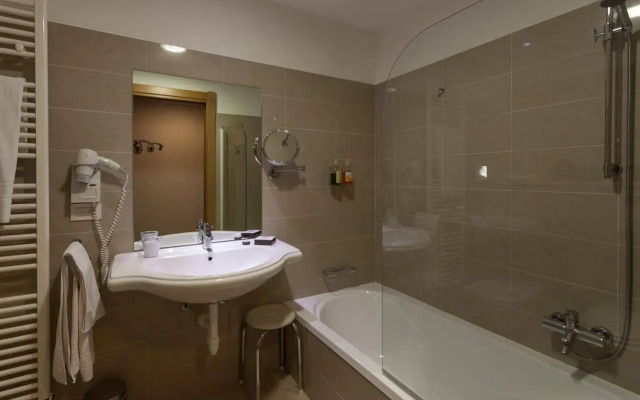 Best Western Crystal Palace Hotel