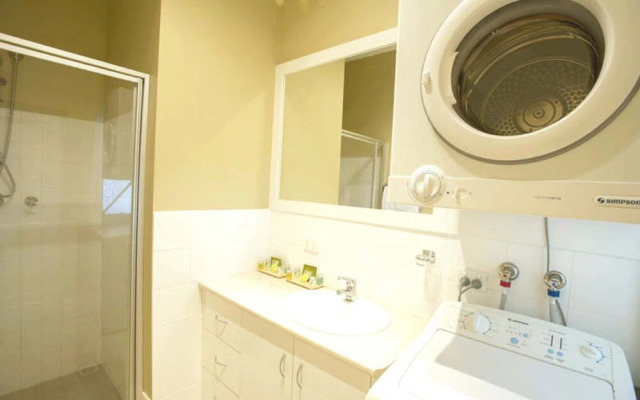 The Club Motel and Apartments