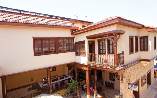 Cicerone Lodge Hotel