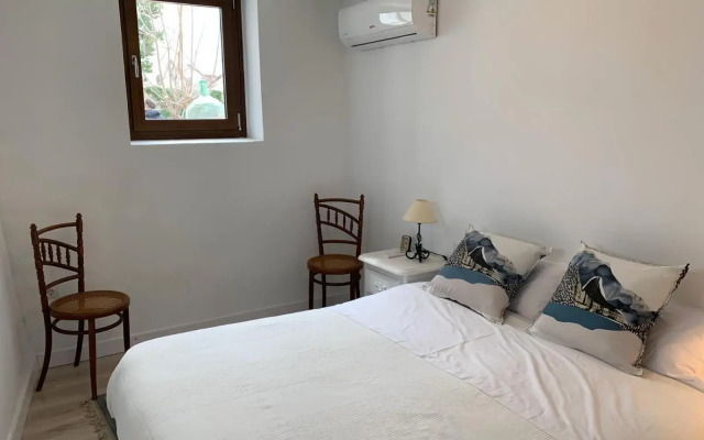 Astarte House 12 pax