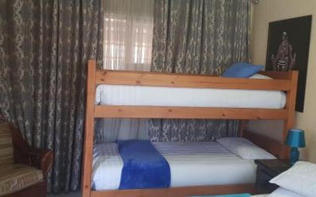 Ekuthuleni Guest House - Soweto