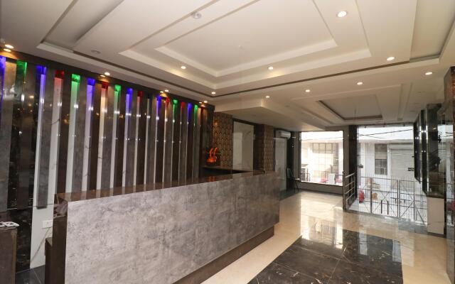 Oyo 27009 Hotel Alovia Delhi