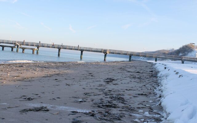 Bungalow in Zweedorf mit Liegewiese