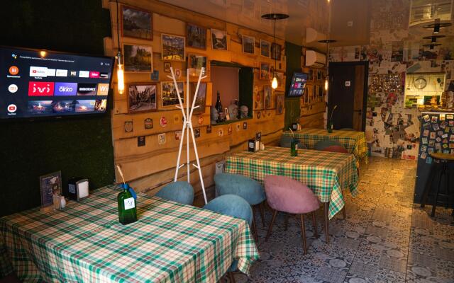 Юнайтед Колорс Хостел