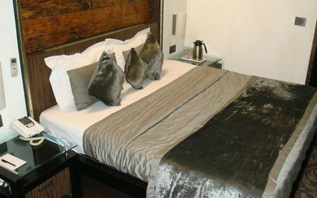 Shreyans Inn