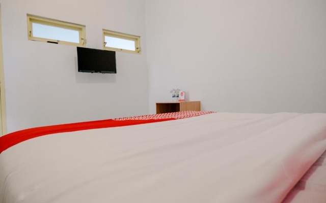 OYO 1509 Candi Panggung Family Guest House Syariah – Guest Rooms – Malang