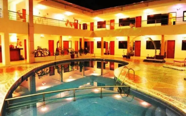 OYO 9538 Hotel Emerald De Aalayam