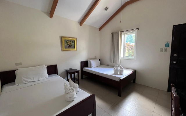 Blue Lagoon Inn & Suites