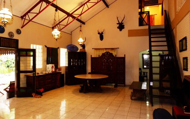 OYO 604 Cemara's Homestay