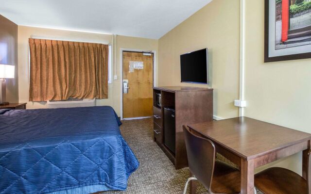 Rodeway Inn Lyons - La Grange