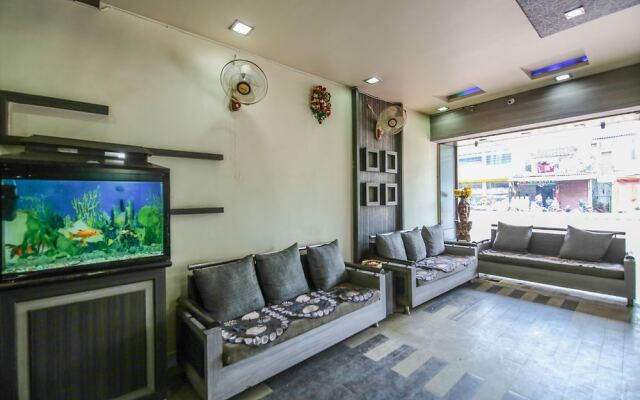 OYO 15887 Hotel Kanak