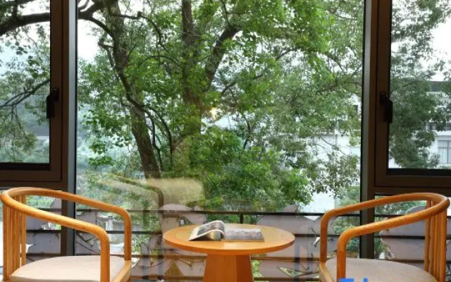 Shili Yun She · Wanwan Leisure Resort Villa Boutique Stay (Furong Town Scenic Area) – Balcony – Xiangxi