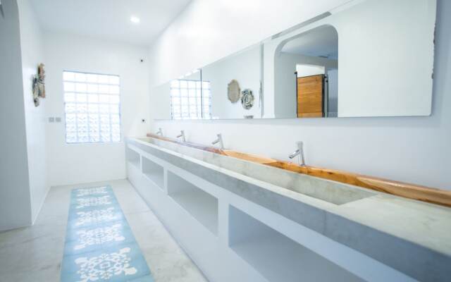 Seaesta Komodo Hotel & Hostel