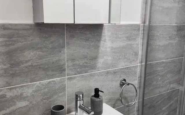 Dundee - 1 Bed - Sleeps 5 - Pet Friendly