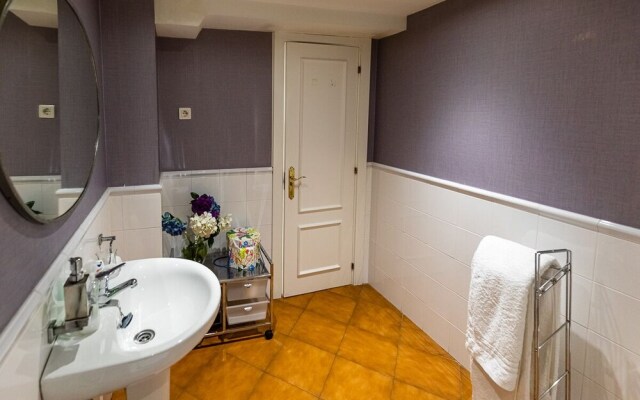 OLD TOWN VIII apartment by Aston Rentals