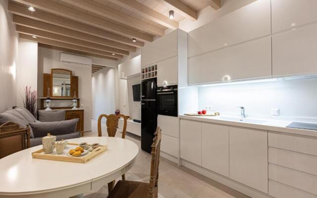 V77 Seafront Suites