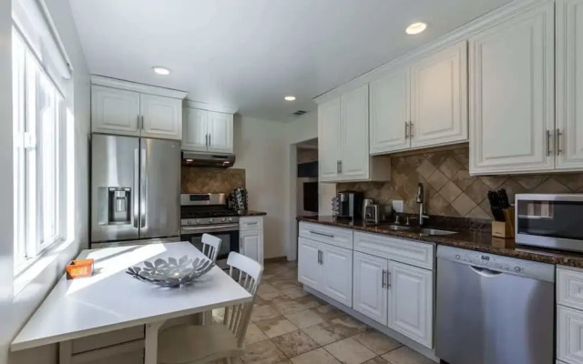 @ Marbella Lane - Convenient Home in Sunnyvale