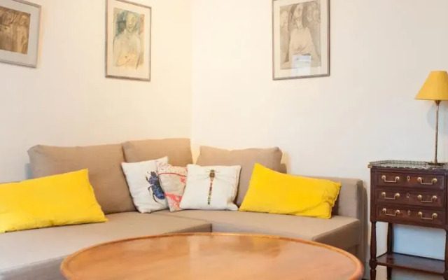 Longchamps Apartment