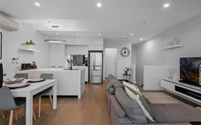 StayCentral Northcote Townhouse With Study