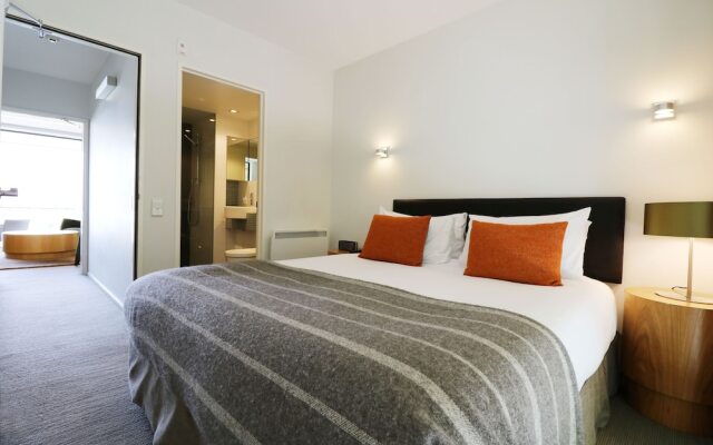 Panorama Terrace Apartments, Element Escapes