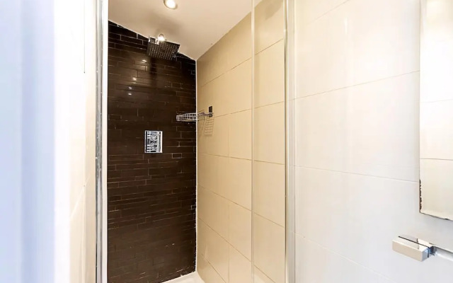 Modern & Airy 2-bed Gem in Trendy Stoke Newington