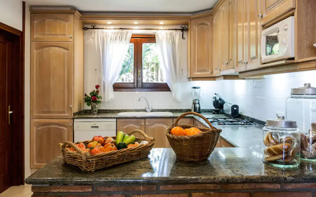 Ideal villa in Peralada with private pool and garden