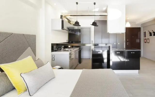 Stylish Boutique Loft With Private Balcony