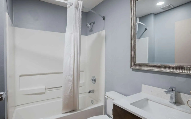 Sonesta Essential Hotels & Suites Kansas City/Blue Springs