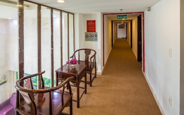 Golf Hotel