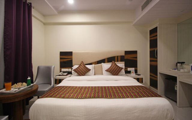 OYO 8248 Hotel Shanti Plaza