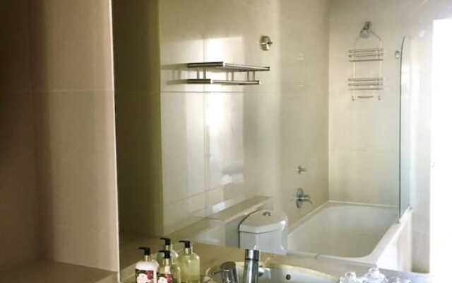 Modern One Bedroom Apartment With City Views