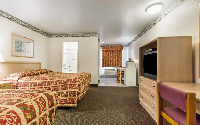 Monterey Fairgrounds Inn