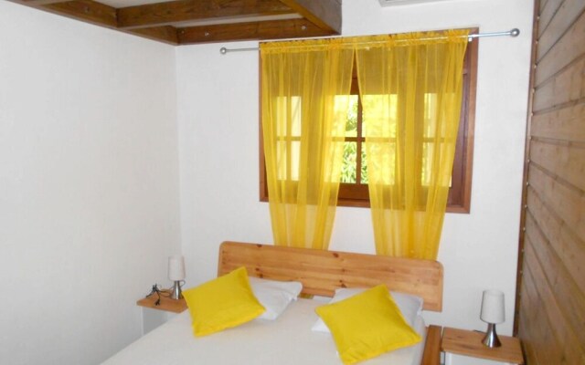 House With 2 Bedrooms in Deshaies, With Enclosed Garden and Wifi - 400