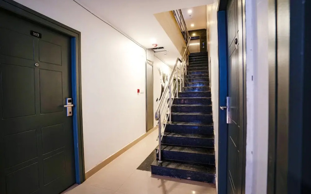 Fabhotel Royal Sterling