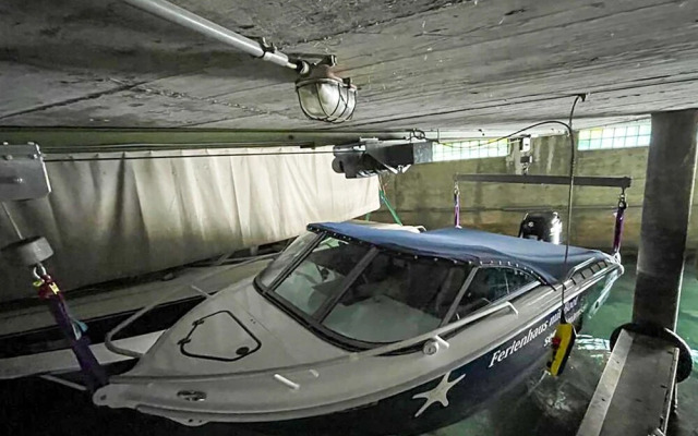 Seestern am See mit Motorboot Ennetb Rgen
