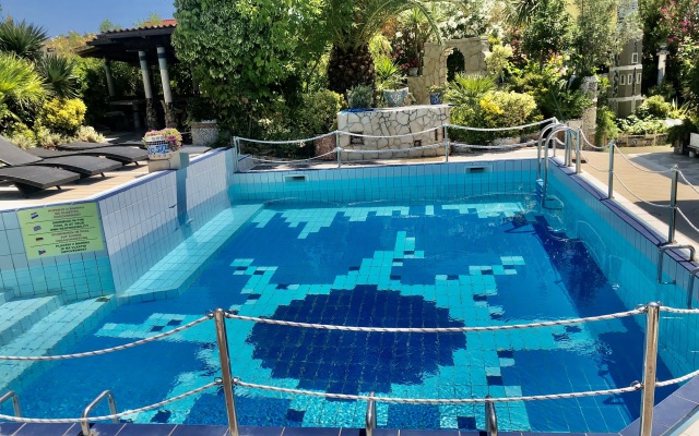 Pool Apartment Mes 4