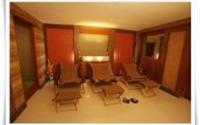 Convenient Grand Hotel (SHA Extra Plus)