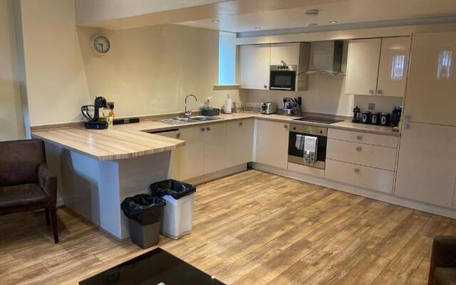 Party Pads Liverpool Sleeps 4 to 26