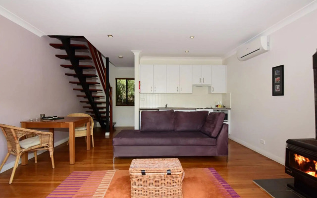 Cloudsong Chalet 2 - Close to the village centre!