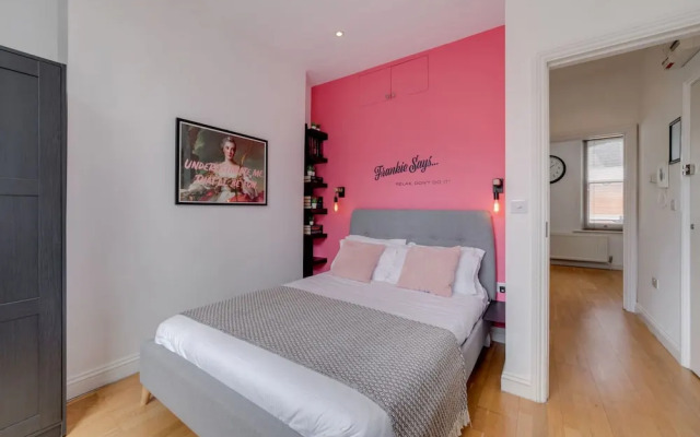 The Lipstick Palace - Fitzrovia - by Frankie Says