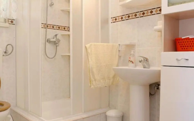 Apartments by the sea Vinisce, Trogir - 10241