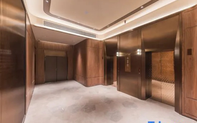 Crystal Orange Shanghai Hongqiao GuoZhanZhongXin Minbei Road