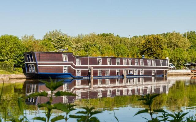 Boat Hotel De Barge