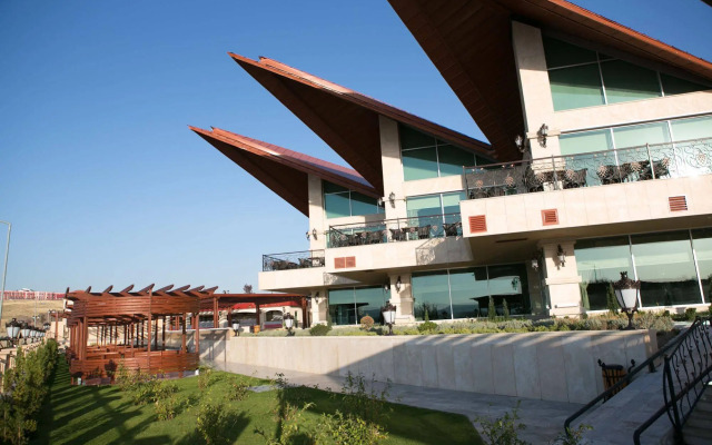 Kronos Hotel