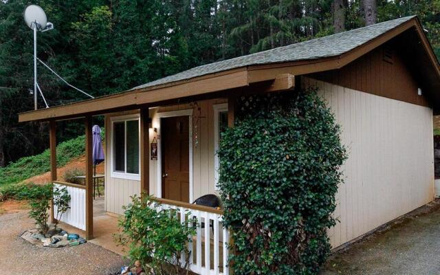 Rollins Lakeside Inn