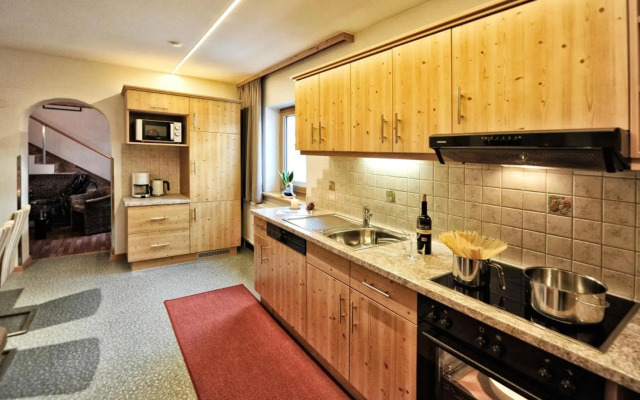 Mountain Apartments - living by Salner