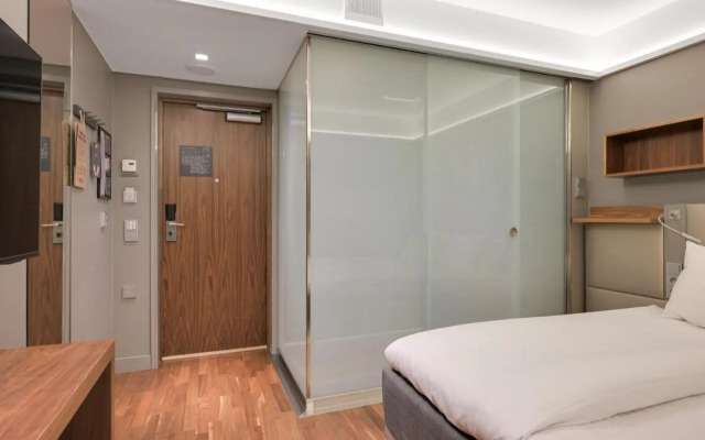 Comfort Hotel Xpress Helsinki Airport Terminal