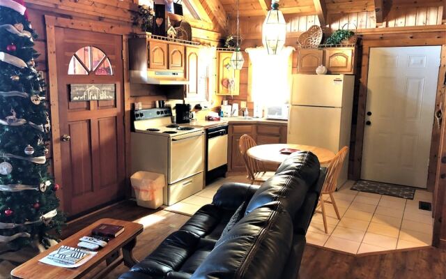 Twin Hearts - Studio Cabin